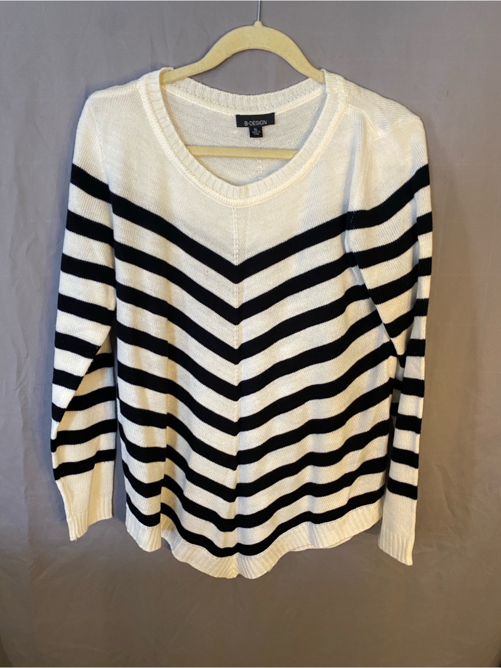 Black & White Striped V-Chevron Crew Sweater